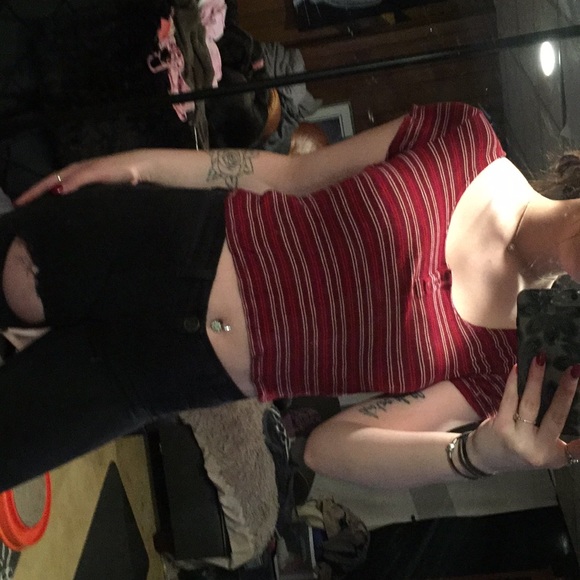 CUTE CROP TOP - Picture 1 of 3